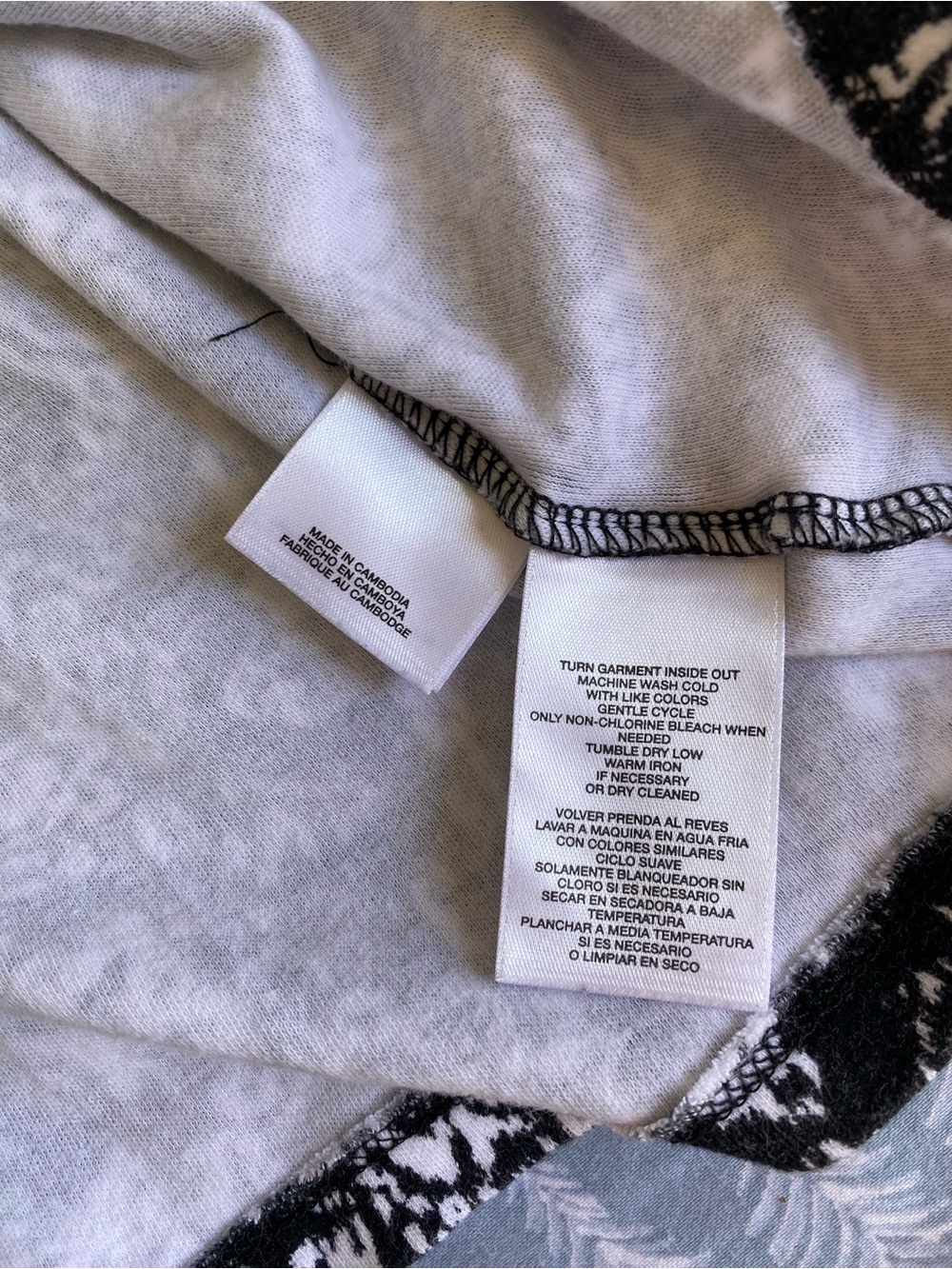 Anne Klein Black and White Paisley Print Key Hole Button Front Long Sleeve Top - Picture 5 of 7